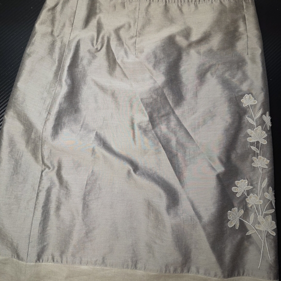 Ann Taylor Dresses & Skirts - Ann Taylor Taupe Skirt with Subtle Texture